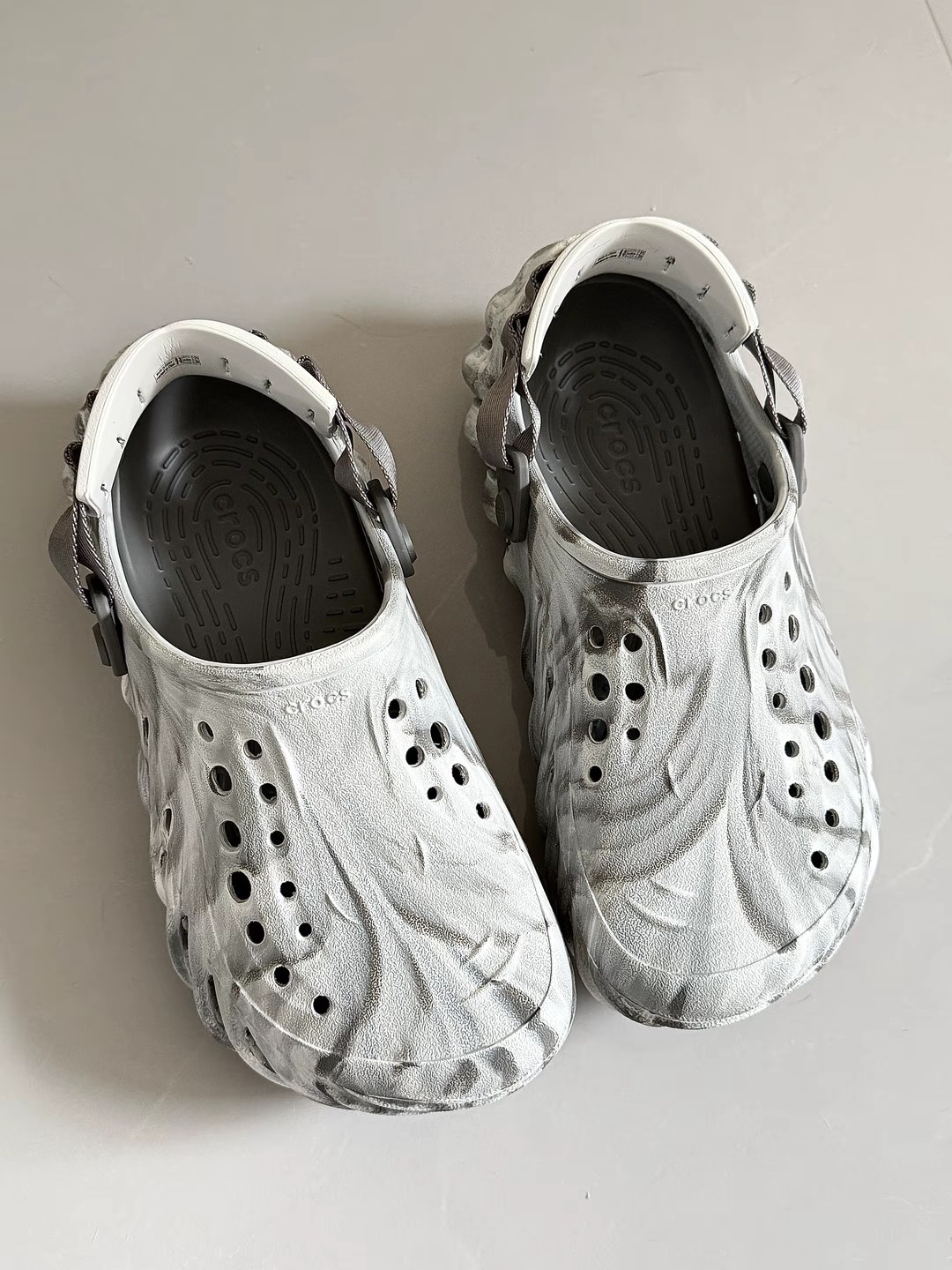 送给男友的夏天第一双crocs..