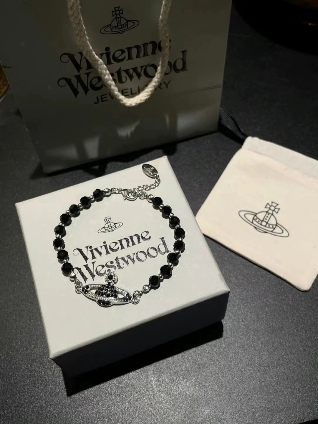 Vivienne Westwood黑珠土星手链,甜酷氛围感拉满