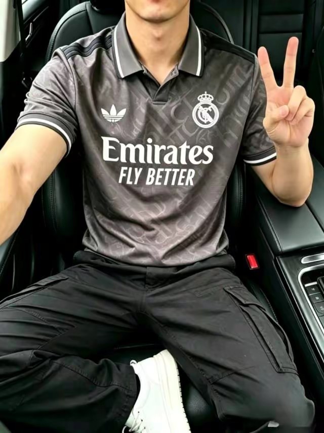皇马球迷必入!暗纹限定Polo球衣,上身帅出圈