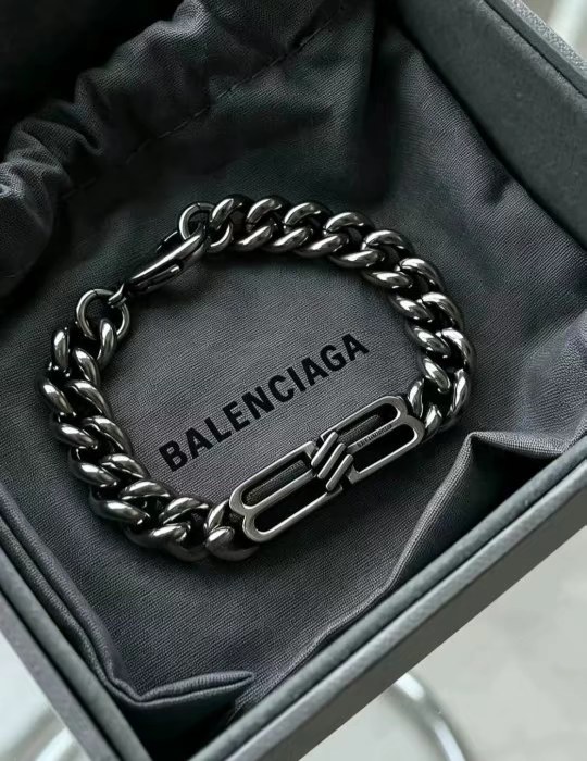 Balenciaga黑色古巴链|自带酷感的日常配饰