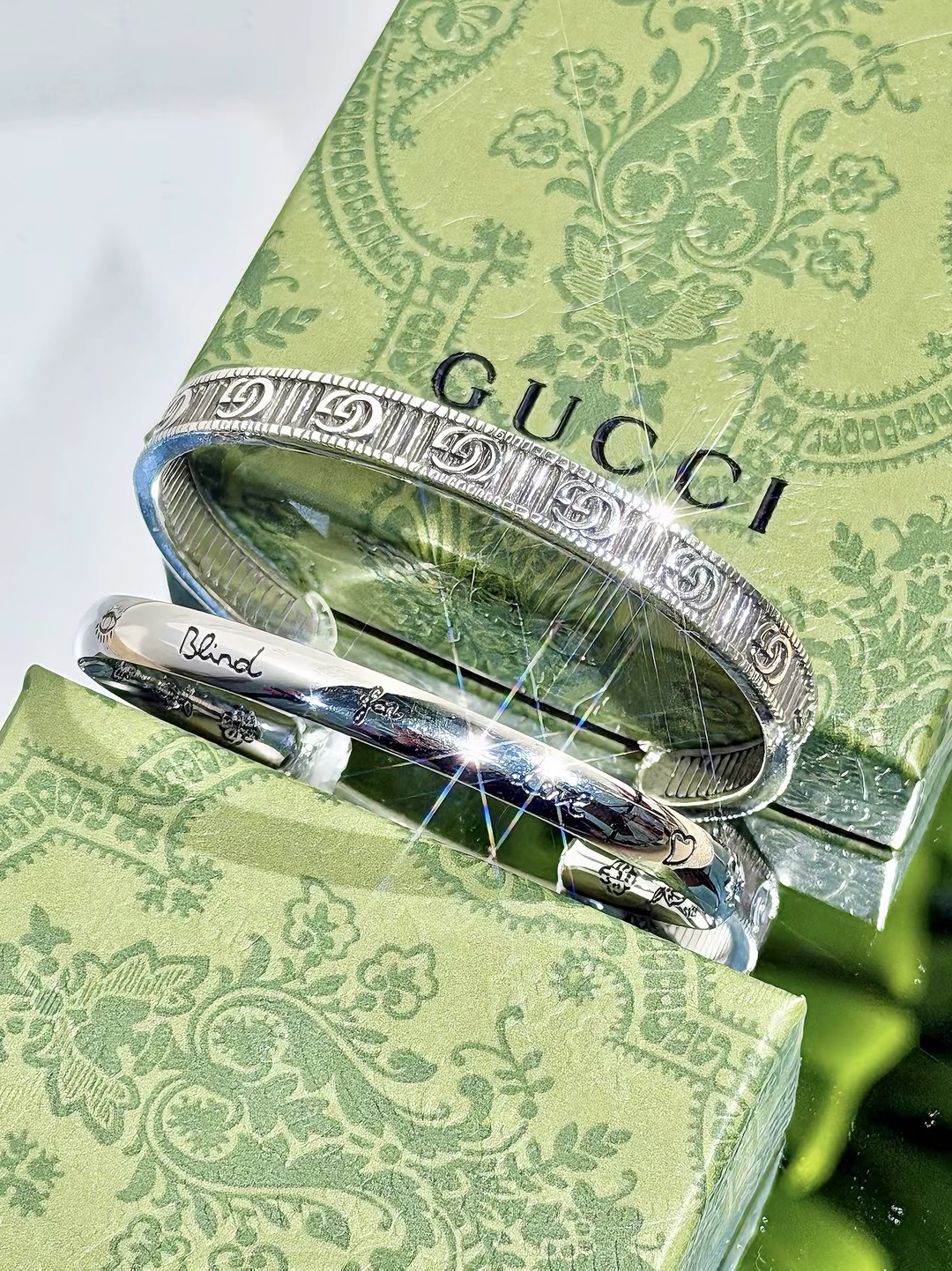 Gucci的情人款拿的出手吧..