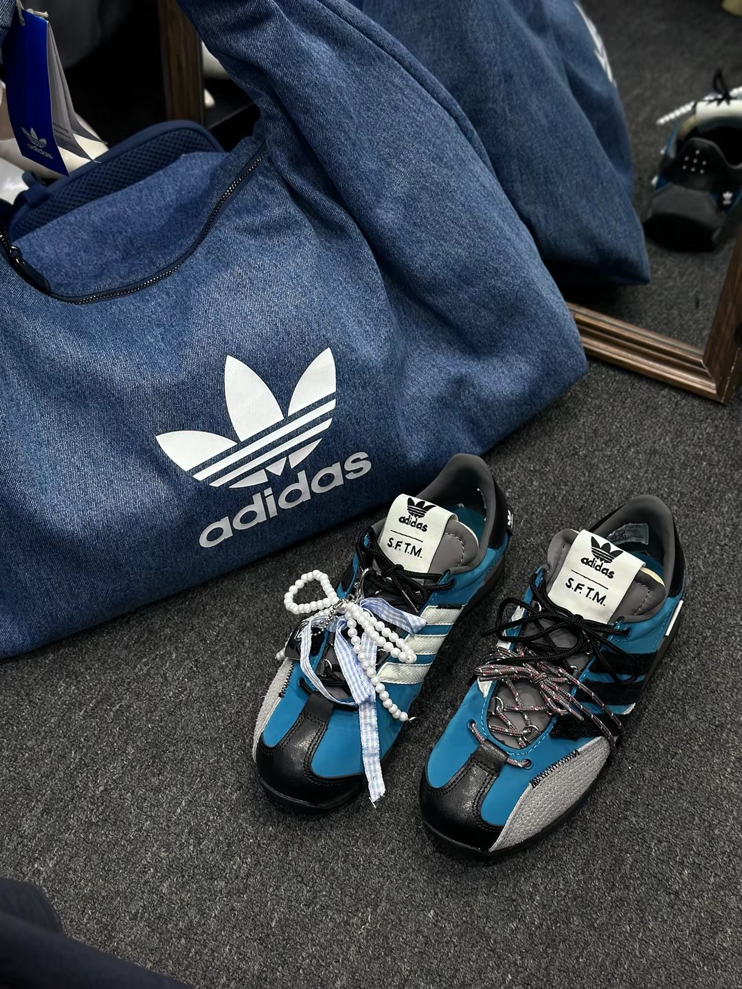 这个组合回头率十足..|SFTM x Adidas..️..