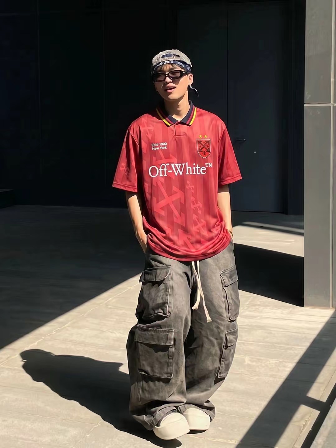 Off-White世界杯联名款光影下的红球衣也太有感觉了!