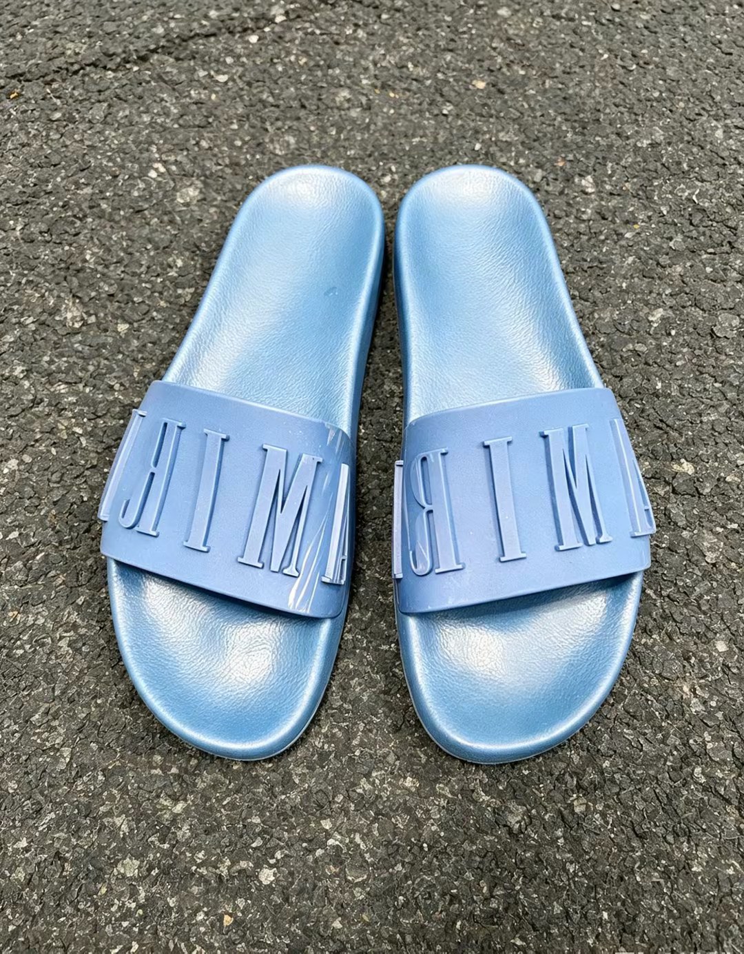 AMIRI 雾霾蓝字母拖鞋