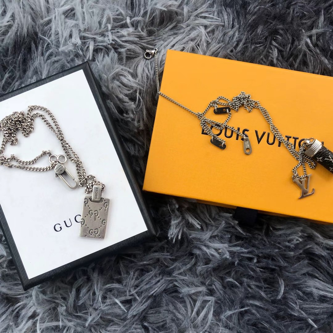 这是一款非常好搭配的gucci ghost街头艺术与Alessandro的设计完美配合